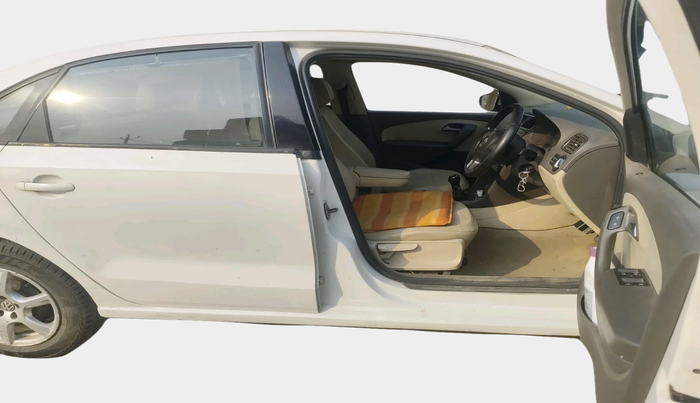 2013 Volkswagen Vento HIGHLINE DIESEL 1.6, Diesel, Manual, 1,64,935 km, interior