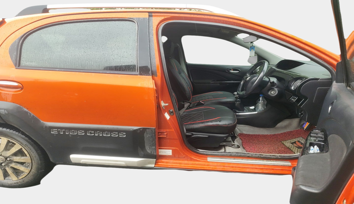 2016 Toyota Etios CROSS 1.4 VD, Diesel, Manual, 96,143 km, interior