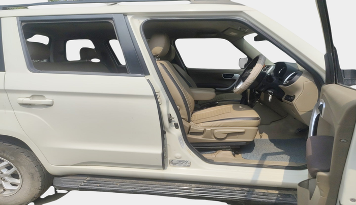 2017 Mahindra TUV300 T8, Diesel, Manual, 1,23,107 km, interior
