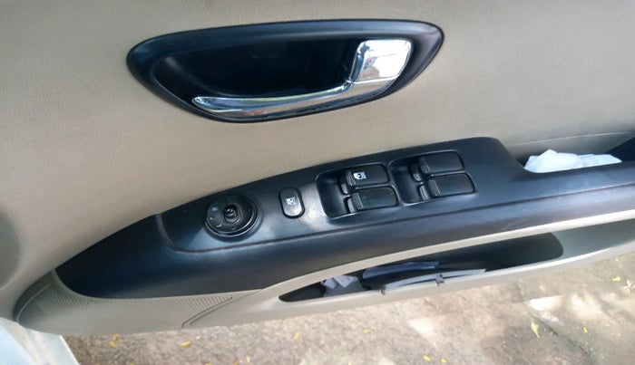 2011 Hyundai i10 MAGNA 1.2, Petrol, Manual, 1,30,855 km, interior