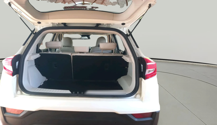 2022 Mahindra XUV300 W8 (O) 1.2 PETROL, Petrol, Manual, 16,453 km, exterior