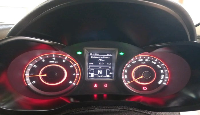 2022 Mahindra XUV300 W8 (O) 1.2 PETROL, Petrol, Manual, 16,453 km, interior