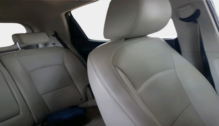 2022 Mahindra XUV300 W8 (O) 1.2 PETROL, Petrol, Manual, 16,453 km, interior