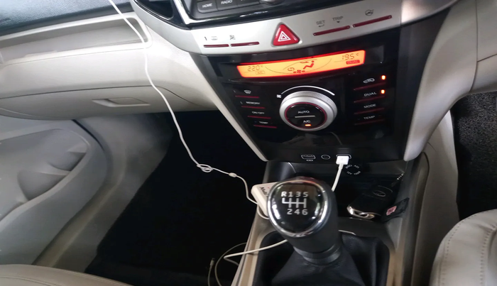 2022 Mahindra XUV300 W8 (O) 1.2 PETROL, Petrol, Manual, 16,453 km, interior