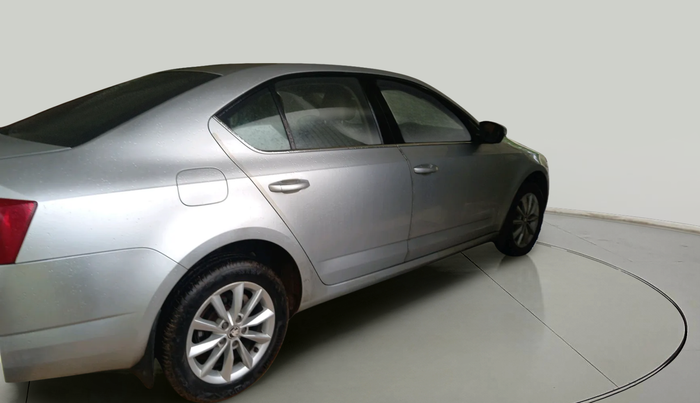 2013 Skoda Octavia AMBITION 2.0 TDI AT, Diesel, Automatic, 1,09,502 km, exterior