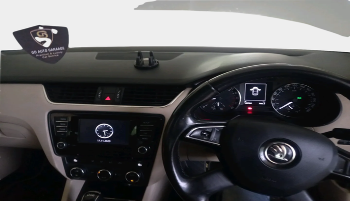 2013 Skoda Octavia AMBITION 2.0 TDI AT, Diesel, Automatic, 1,09,502 km, interior