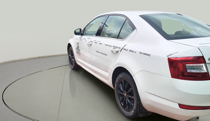 2014 Skoda Octavia ELEGANCE 2.0 TDI AT, Diesel, Automatic, 1,18,497 km, exterior