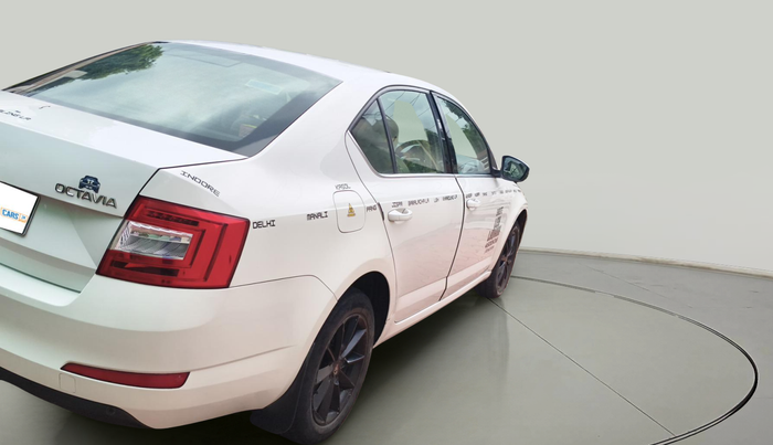 2014 Skoda Octavia ELEGANCE 2.0 TDI AT, Diesel, Automatic, 1,18,497 km, exterior