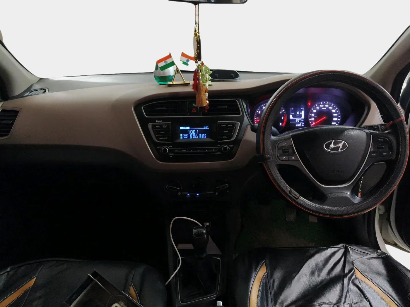 2020 Hyundai Elite i20 MAGNA PLUS 1.2, Petrol, Manual, 1,28,351 km, interior