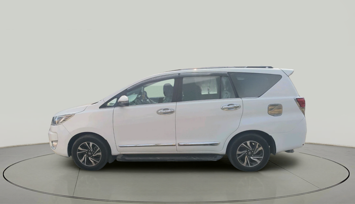 2024 Toyota Innova Crysta GX Plus 8 STR, Diesel, Manual, 39,261 km, exterior