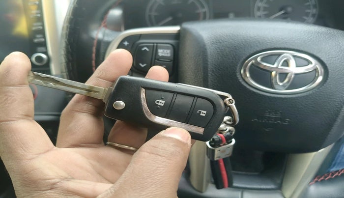 2024 Toyota Innova Crysta GX Plus 8 STR, Diesel, Manual, 39,261 km, interior