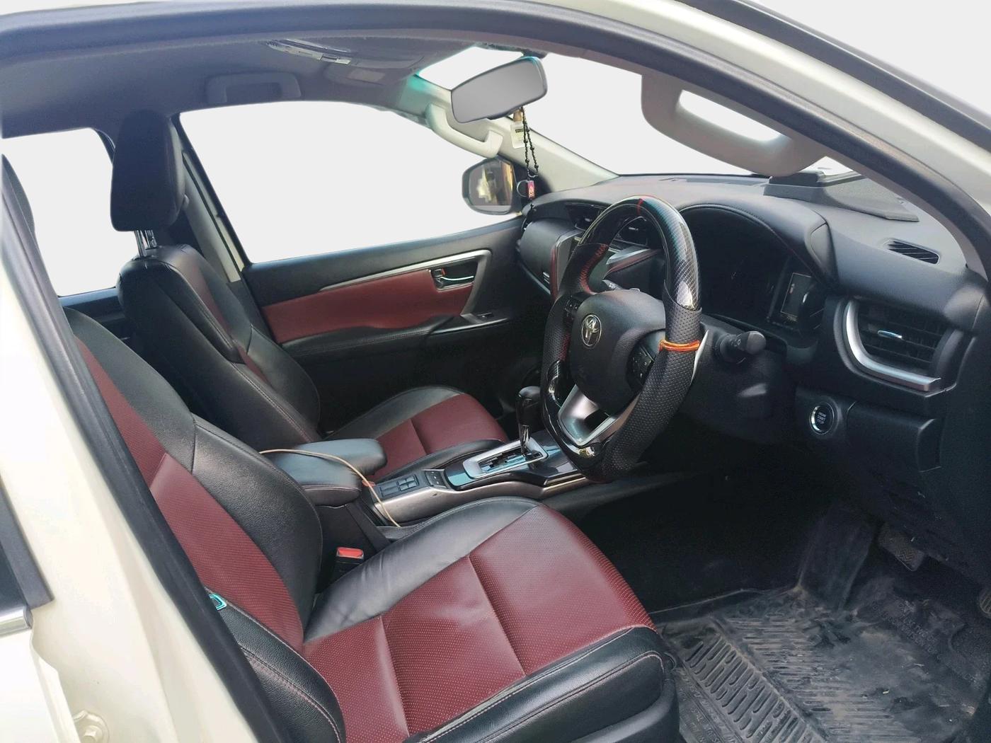 2021 Toyota Fortuner 4X2 AT 2.8 LEGENDER, Diesel, Automatic, 77,696 km, interior