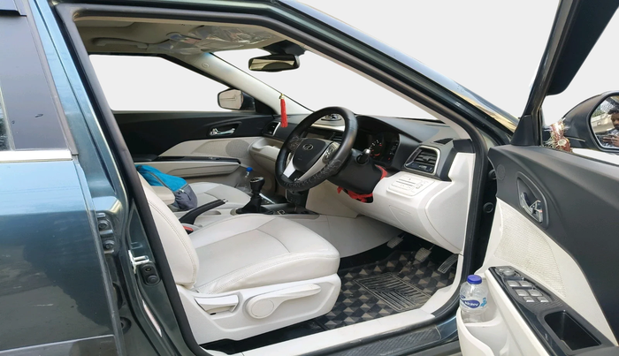 2019 Mahindra XUV300 W8 (O) 1.2 PETROL, Petrol, Manual, 31,350 km, interior