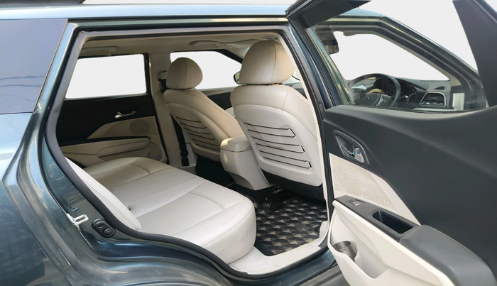 2019 Mahindra XUV300 W8 (O) 1.2 PETROL, Petrol, Manual, 31,350 km, interior