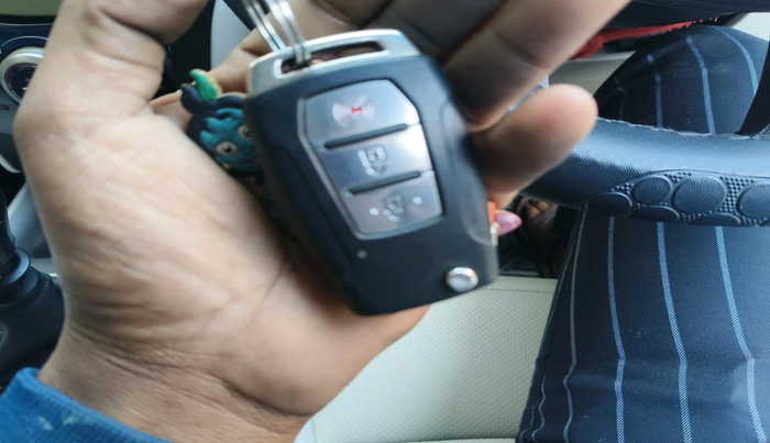 2019 Mahindra XUV300 W8 (O) 1.2 PETROL, Petrol, Manual, 31,350 km, interior