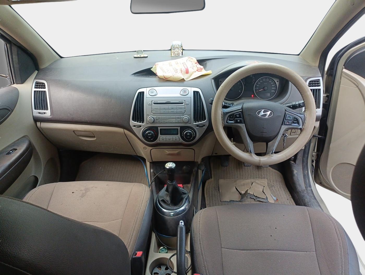 2011 Hyundai i20 SPORTZ 1.2, Petrol, Manual, 2,03,558 km, interior