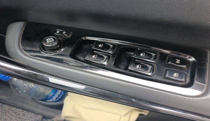 2021 Mahindra XUV700 AX 7 D MT 7 STR, Diesel, Manual, 73,260 km, interior