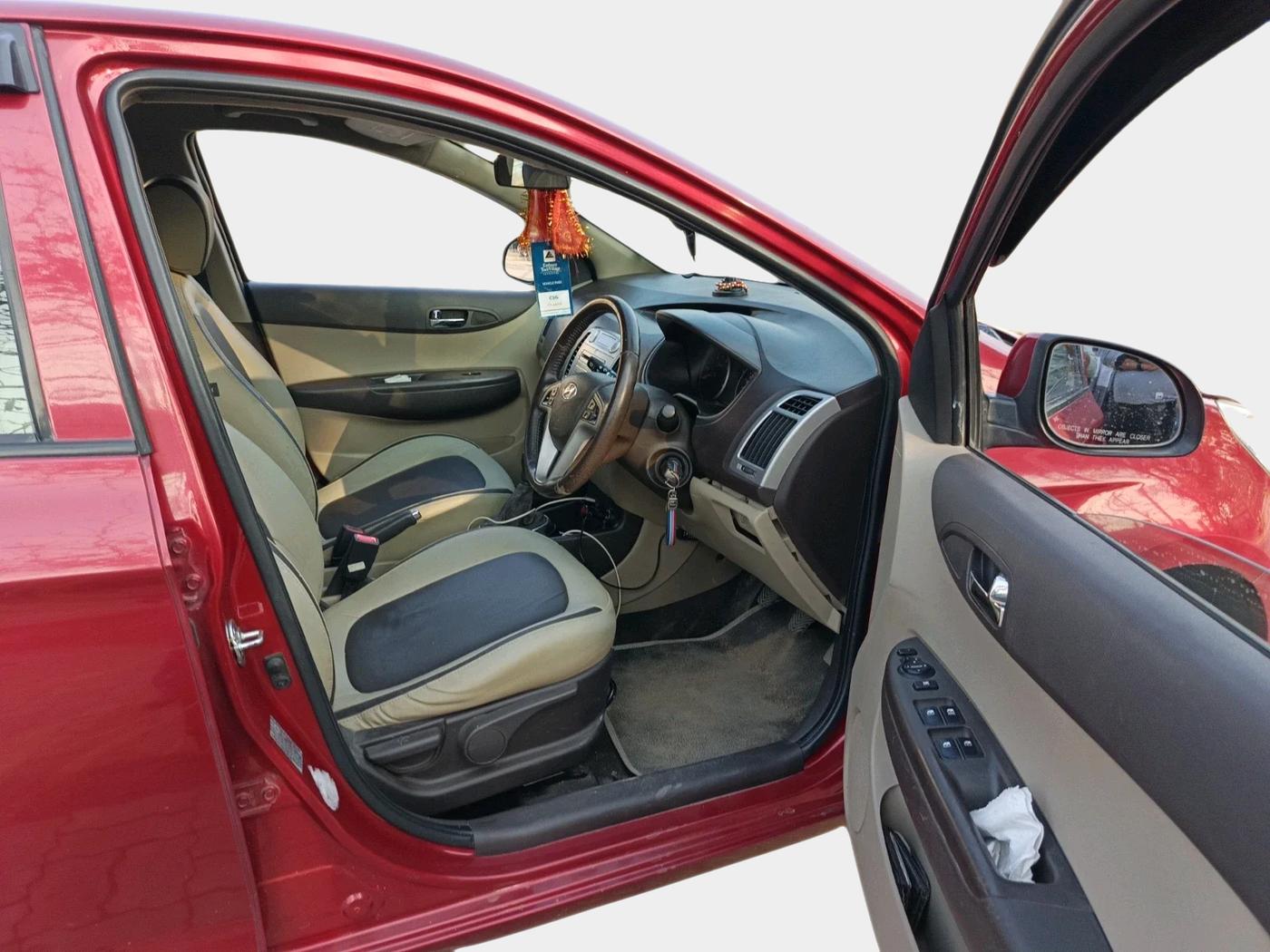 2011 Hyundai i20 ASTA 1.2, Petrol, Manual, 43,900 km, interior