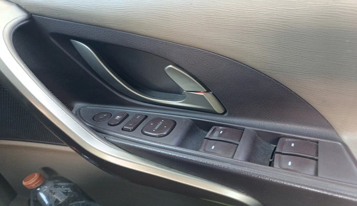 2013 Mahindra XUV500 W8, Diesel, Manual, 1,73,572 km, interior