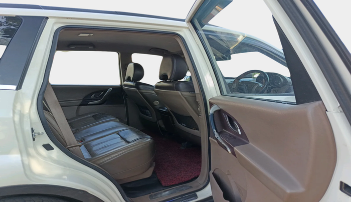 2013 Mahindra XUV500 W8, Diesel, Manual, 1,73,572 km, interior