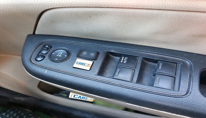 2018 Honda Amaze 1.2L I-VTEC S, Petrol, Manual, 1,04,977 km, interior