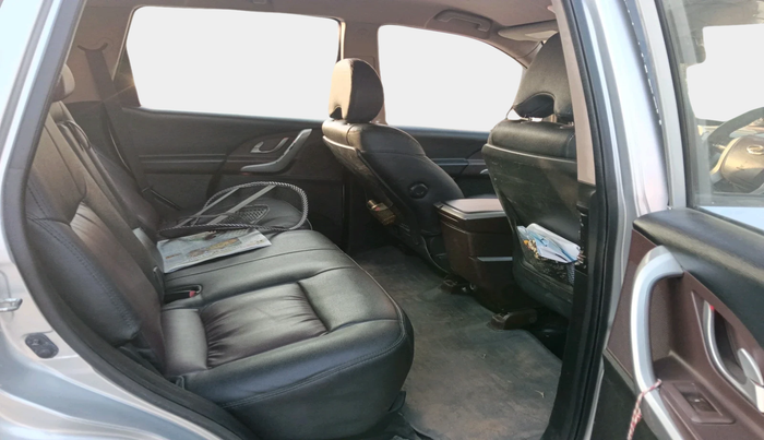 2014 Mahindra XUV500 W6, Diesel, Manual, 1,62,602 km, interior