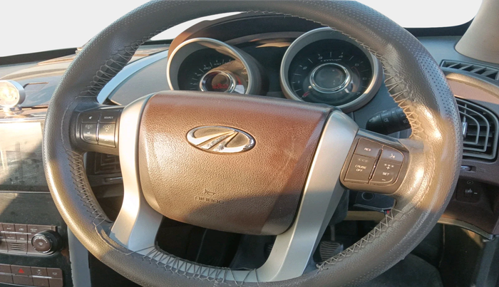 2014 Mahindra XUV500 W6, Diesel, Manual, 1,62,602 km, interior