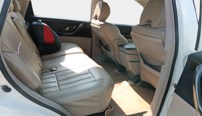 2017 Mahindra XUV500 W6, Diesel, Manual, 80,174 km, interior