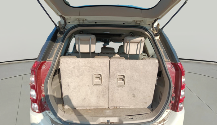 2015 Mahindra XUV500 W8, Diesel, Manual, 1,82,490 km, exterior