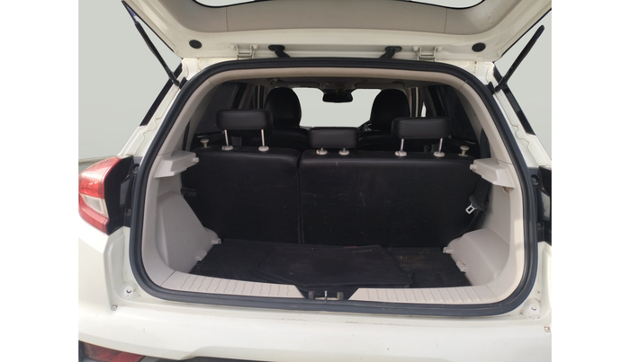 2021 Mahindra XUV300 W8 (O) 1.5 DIESEL, Diesel, Manual, 1,60,346 km, exterior