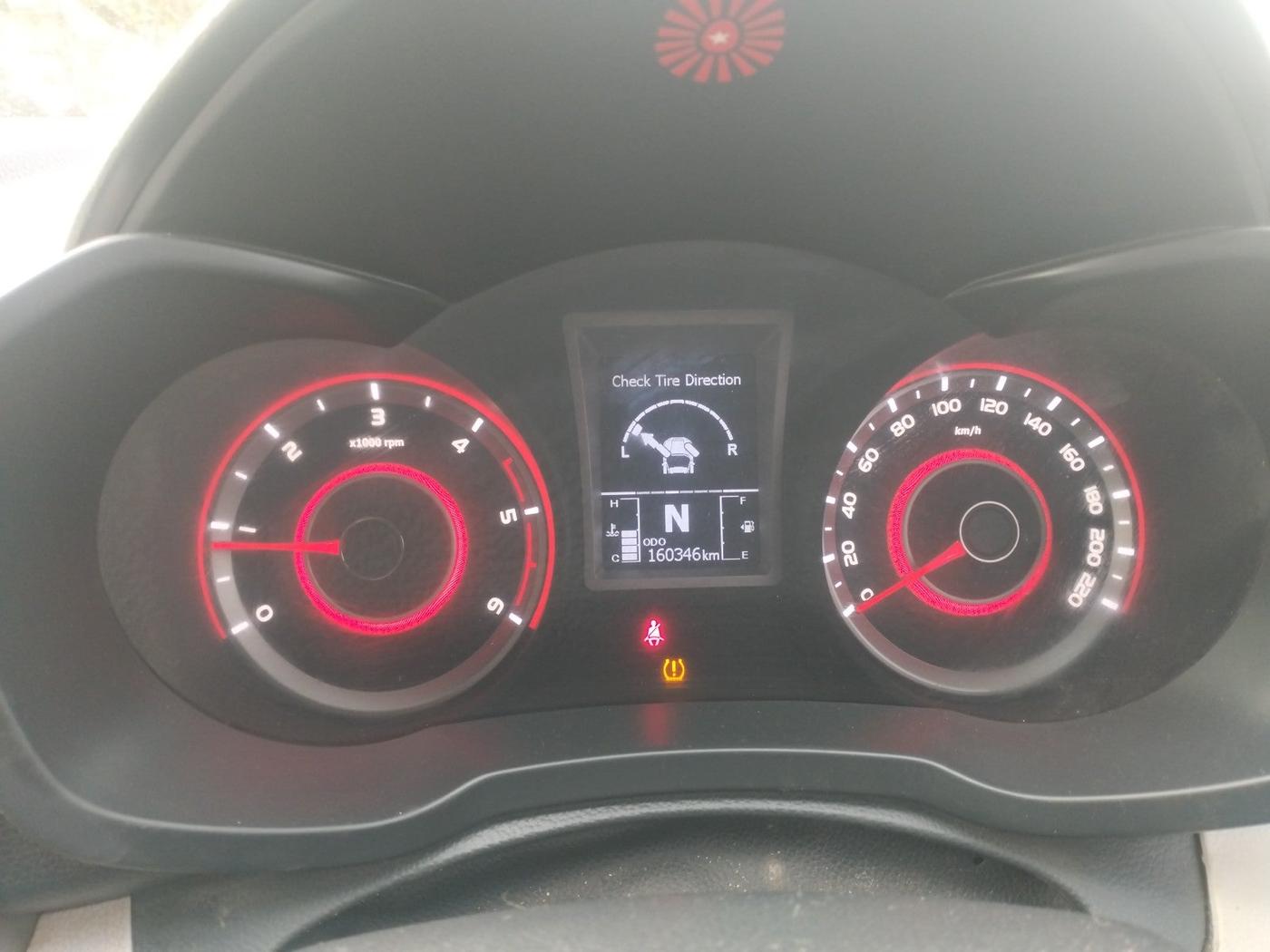 2021 Mahindra XUV300 W8 (O) 1.5 DIESEL, Diesel, Manual, 1,60,346 km, interior