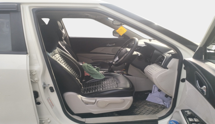 2021 Mahindra XUV300 W8 (O) 1.5 DIESEL, Diesel, Manual, 1,60,346 km, interior