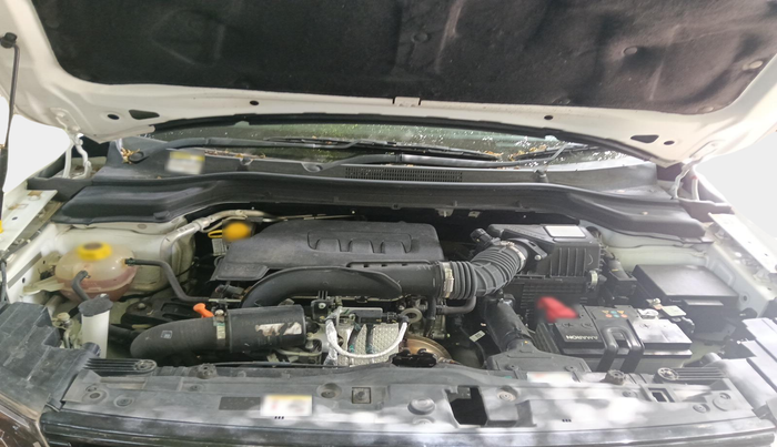 2023 Mahindra XUV300 W8 1.2 PETROL, Petrol, Manual, 18,396 km, exterior