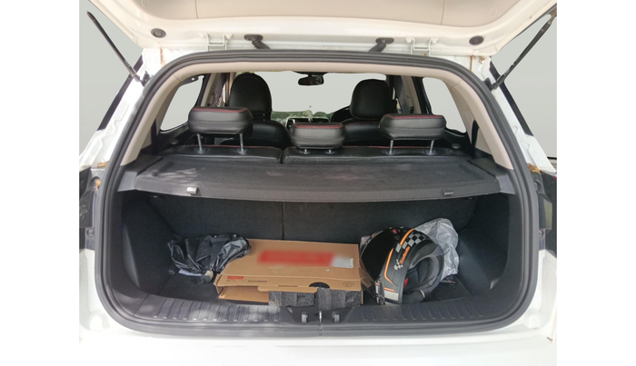 2023 Mahindra XUV300 W8 1.2 PETROL, Petrol, Manual, 18,396 km, exterior