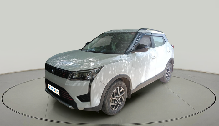 2023 Mahindra XUV300 W8 1.2 PETROL, Petrol, Manual, 18,396 km, exterior
