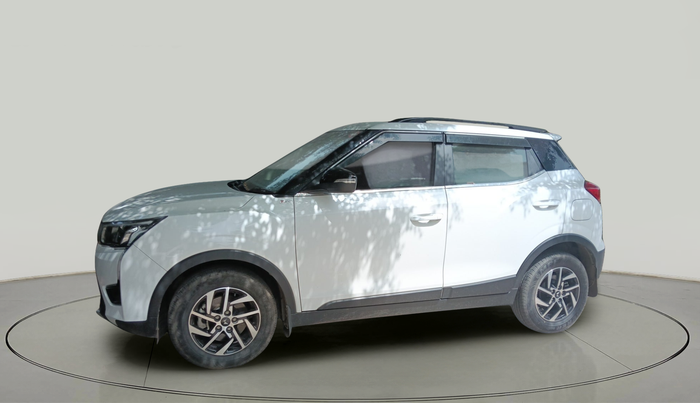 2023 Mahindra XUV300 W8 1.2 PETROL, Petrol, Manual, 18,396 km, exterior