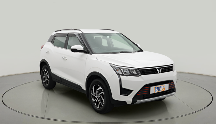 2023 Mahindra XUV300 W8 1.2 PETROL, Petrol, Manual, 18,396 km, exterior