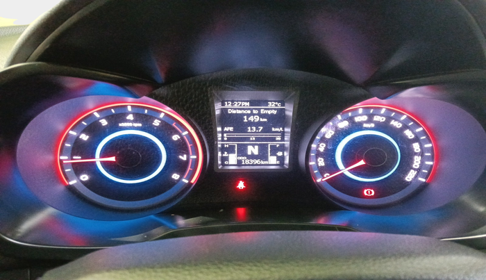 2023 Mahindra XUV300 W8 1.2 PETROL, Petrol, Manual, 18,396 km, interior