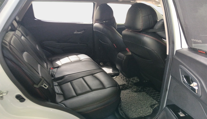 2023 Mahindra XUV300 W8 1.2 PETROL, Petrol, Manual, 18,396 km, interior