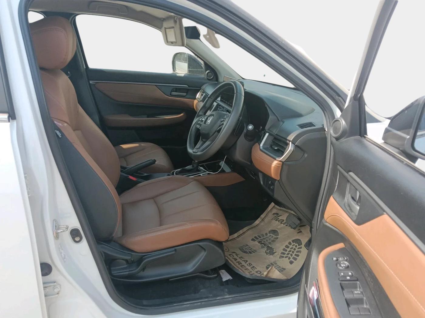 2025 Honda ELEVATE ZX CVT Dual Tone, Petrol, Automatic, 14,900 km, interior