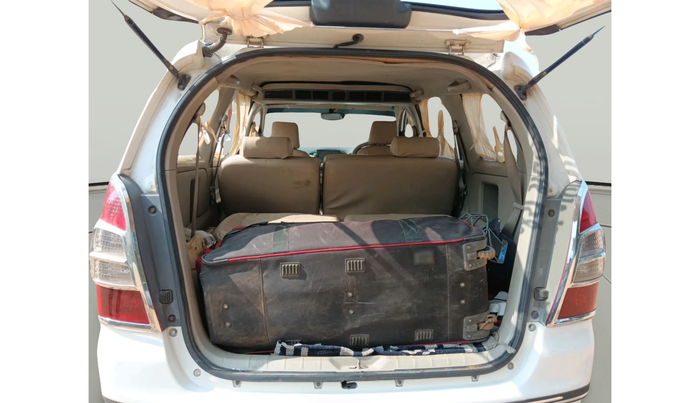 2013 Toyota Innova G1 2.5, Diesel, Manual, 2,70,000 km, exterior