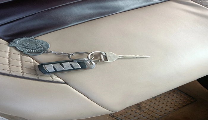 2013 Toyota Innova G1 2.5, Diesel, Manual, 2,70,000 km, interior