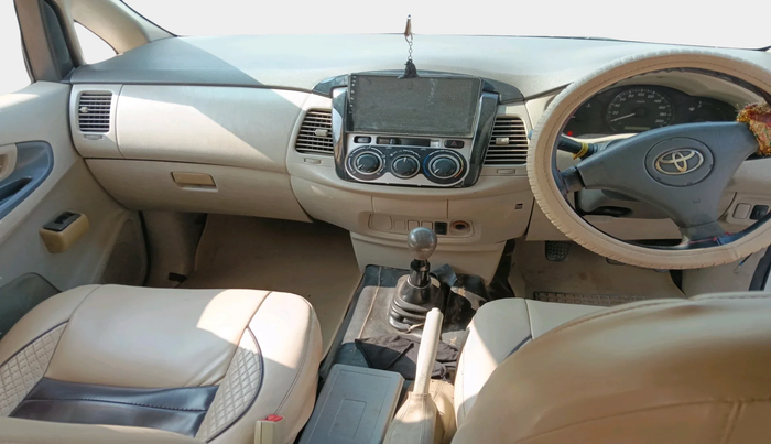 2013 Toyota Innova G1 2.5, Diesel, Manual, 2,70,000 km, interior