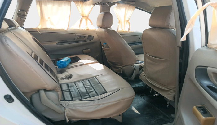 2013 Toyota Innova G1 2.5, Diesel, Manual, 2,70,000 km, interior
