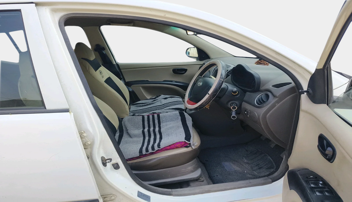 2014 Hyundai i10 MAGNA 1.1, CNG, Manual, 1,57,745 km, interior