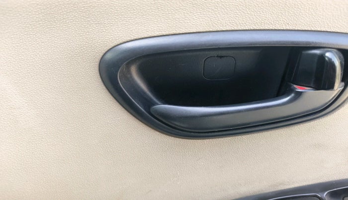 2014 Hyundai i10 MAGNA 1.1, CNG, Manual, 1,57,745 km, interior