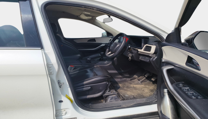 2023 Mahindra XUV700 MX D MT 5 STR, Diesel, Manual, 71,010 km, interior