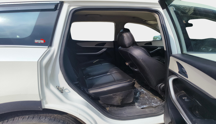 2023 Mahindra XUV700 MX D MT 5 STR, Diesel, Manual, 71,010 km, interior