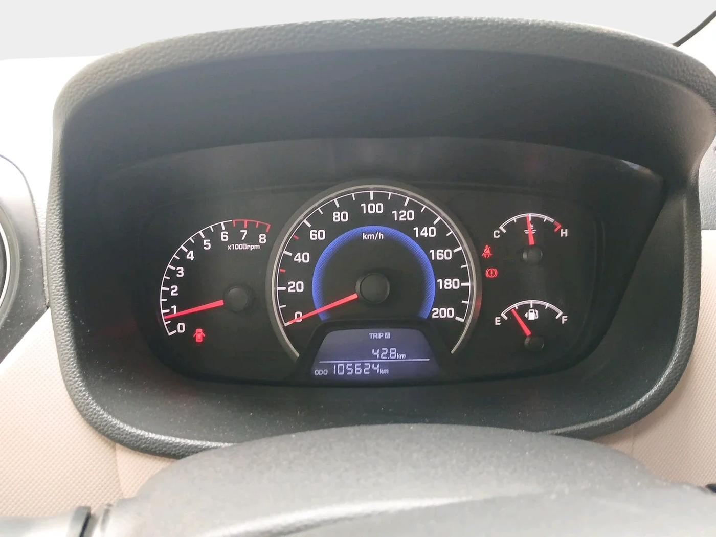 2016 Hyundai Grand i10 SPORTZ 1.2 KAPPA VTVT, Petrol, Manual, 1,05,624 km, interior
