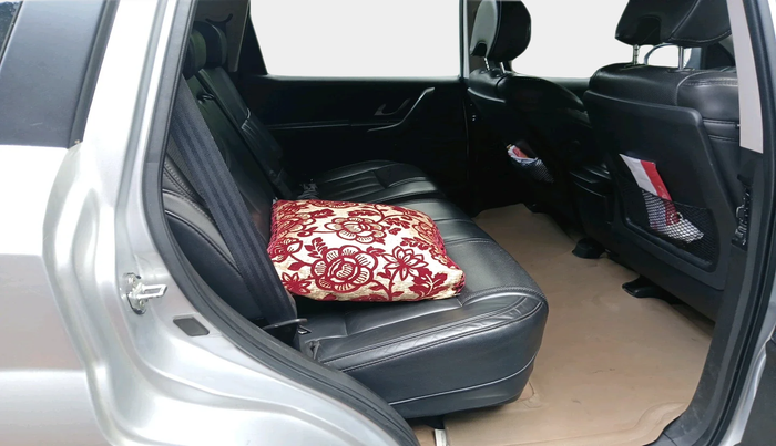 2017 Mahindra XUV500 W10, Diesel, Manual, 1,22,279 km, interior